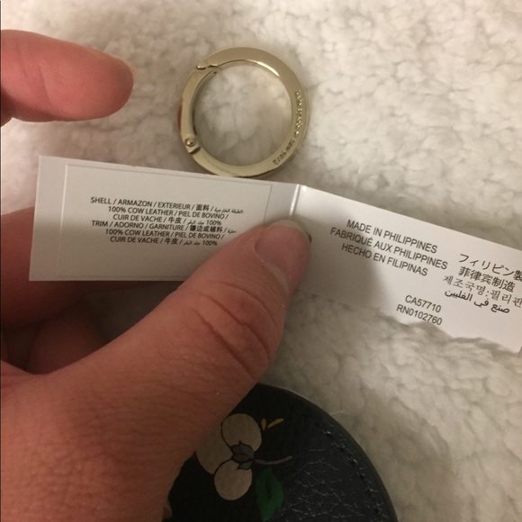 KATE SPADE ♠️ FLORAL CIRCLE KEYCHAIN - Picture 4 of 8